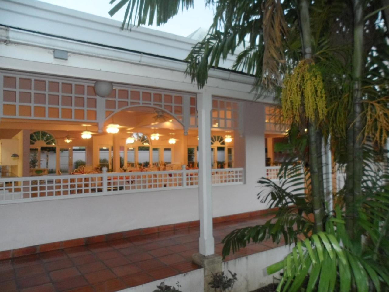 Hotel Pommarine Bridgetown Exterior foto